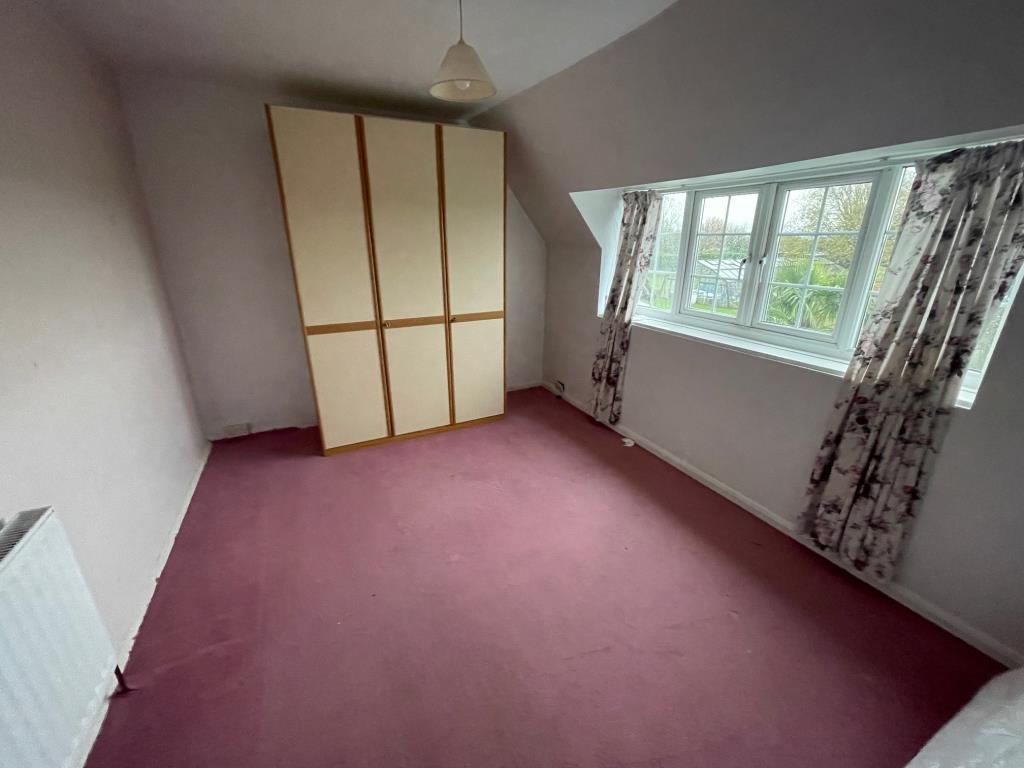 Lot: 49 - SEMI-DETACHED COTTAGE ON 0.4 ACRE PLOT - Bedroom